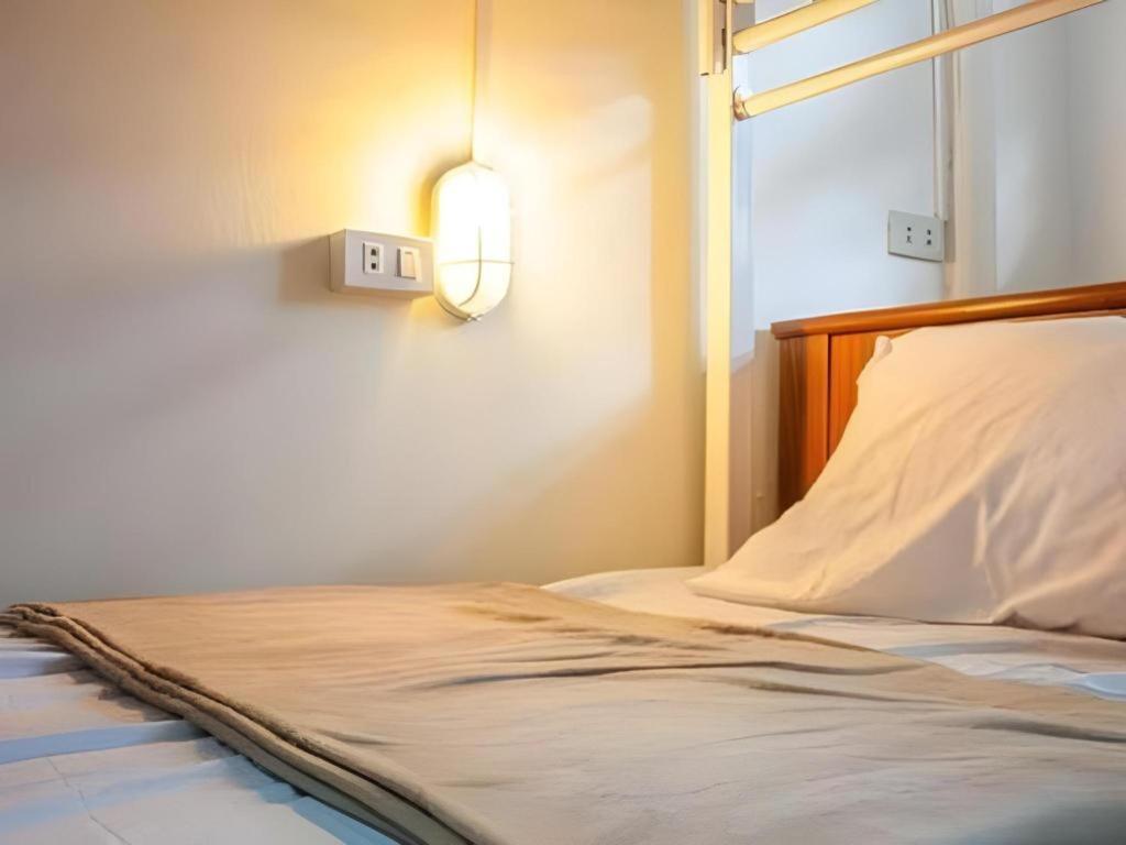 Kamin Bird Hostel Банкок Екстериор снимка