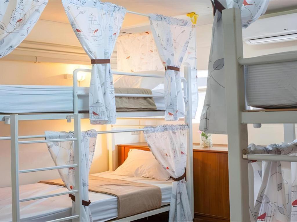 Kamin Bird Hostel Банкок Екстериор снимка