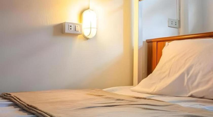 Kamin Bird Hostel Банкок Екстериор снимка