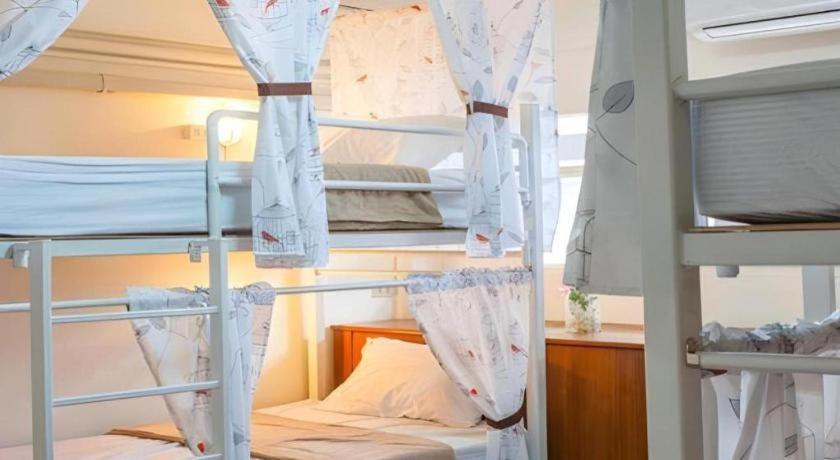 Kamin Bird Hostel Банкок Екстериор снимка