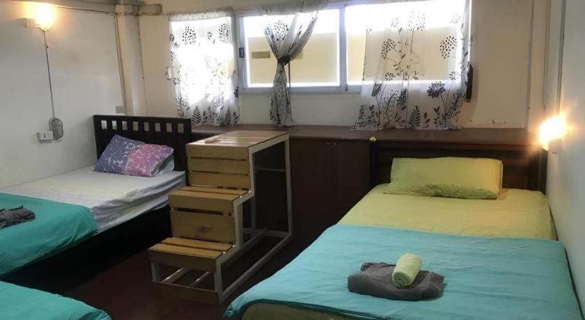 Kamin Bird Hostel Банкок Екстериор снимка